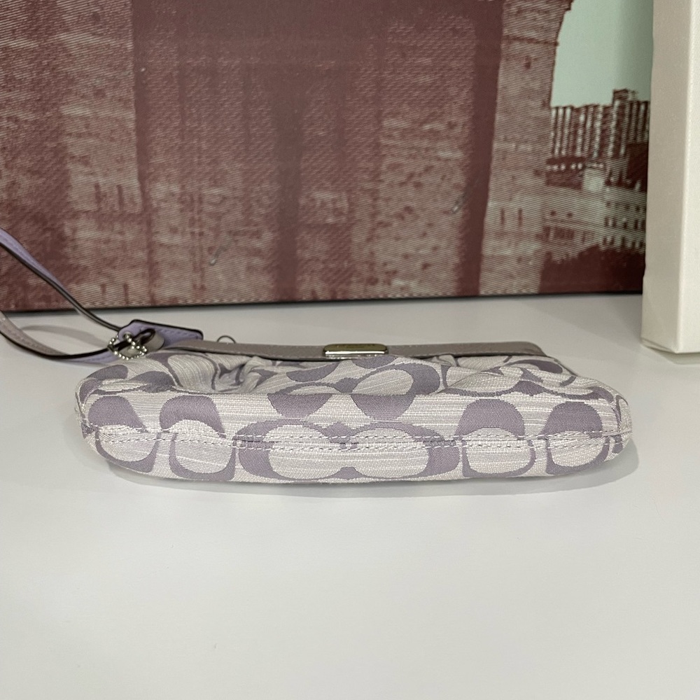 Coach Y2K lilac signature wristlet - Picture 6 of 13